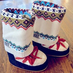 Moon Boots Retro Knit Limited Edition, Woman’s Size 8 - 10